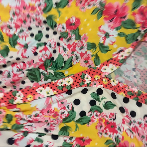 🌸Umgee Pink Floral and Polka Dot Blouse🌸 - Picture 2 of 5